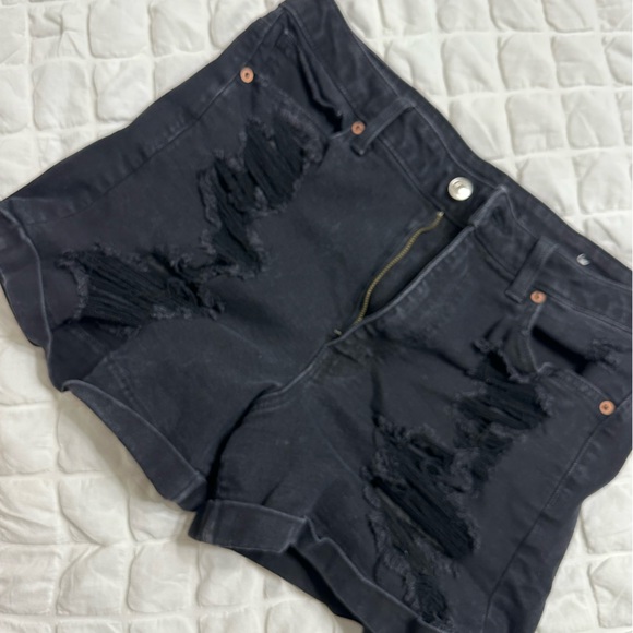 Disstressed BLACK SHORT - Picture 1 of 5